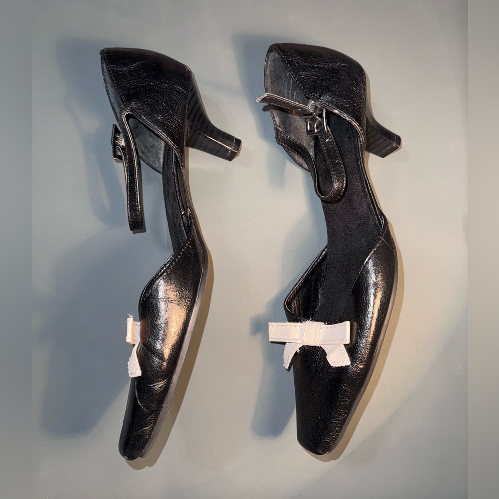 Aerosoles Elegant Black Little Heels with Cream Bow, Size 8 - Picture 8 of 16